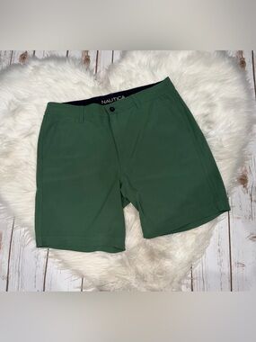 Nautica Green Golf Shorts Men’s Size 32